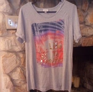 Super cute grey short sleeve shirt